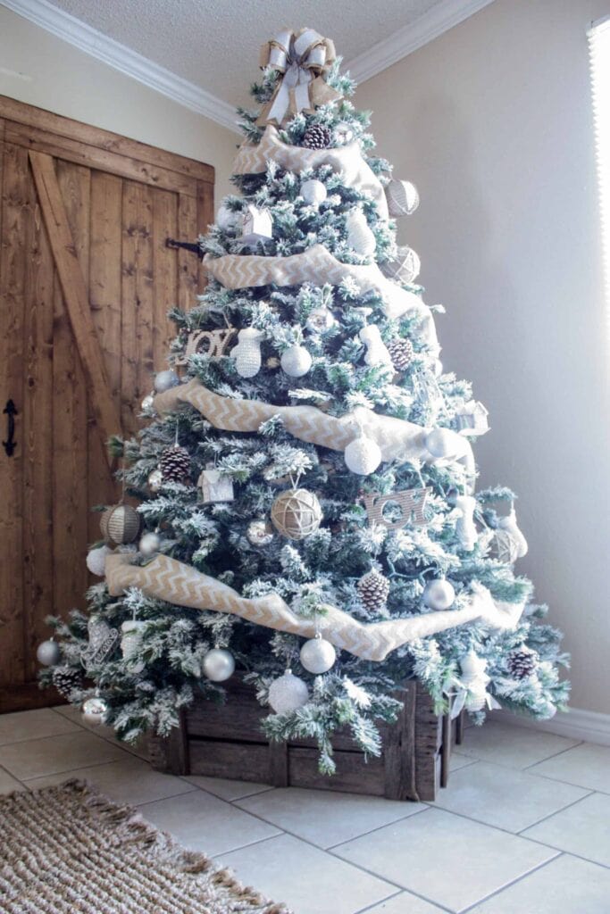 How to flock a Christmas tree - the after of the Christmas tree all flocked and decorated