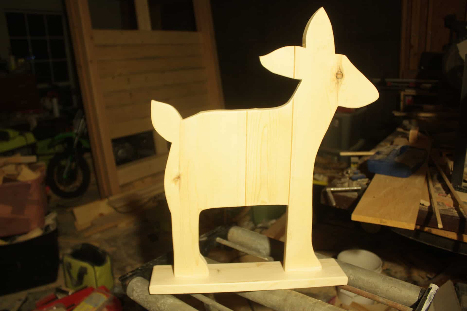 wooden deer cut out to make the wood deer decor