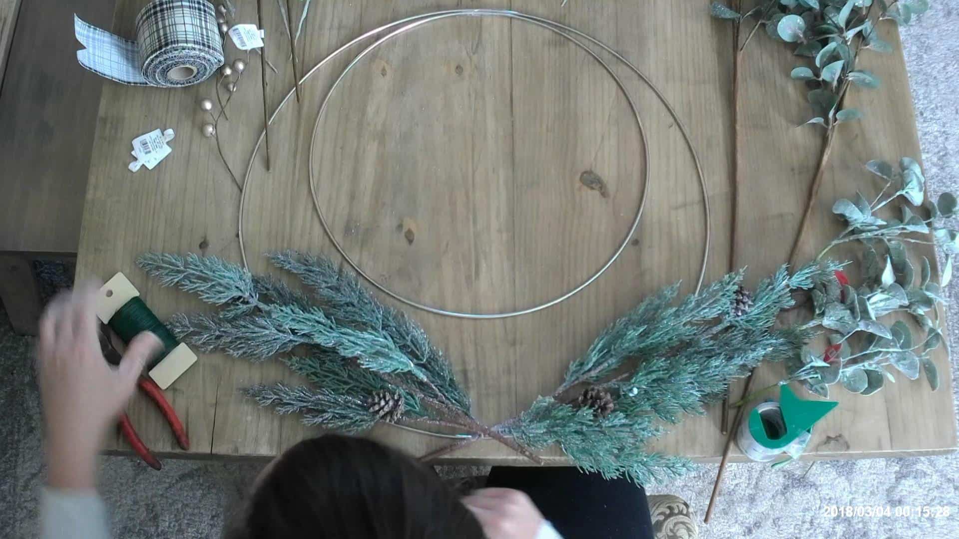 Making the DIY Christmas Wreath