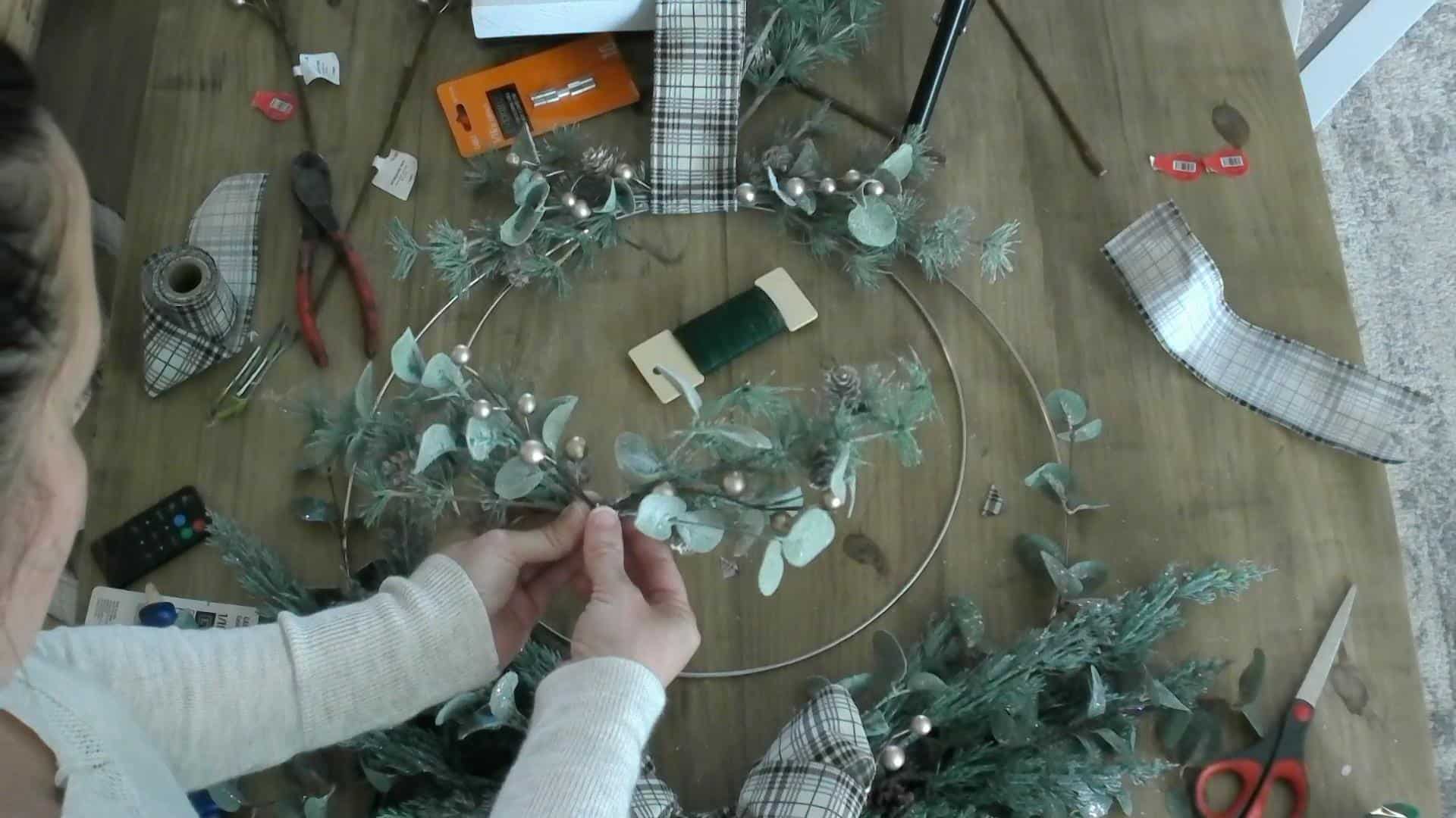 Making the DIY CHristmas Wreath