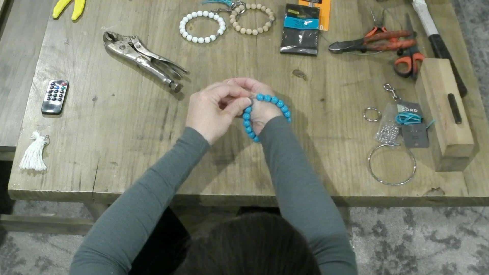 Checking the size of the diy key chain bracelet