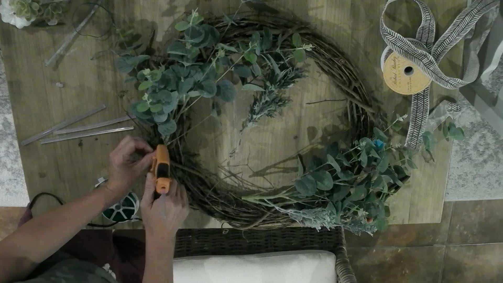 DIY Fall Wreath With Pumpkins