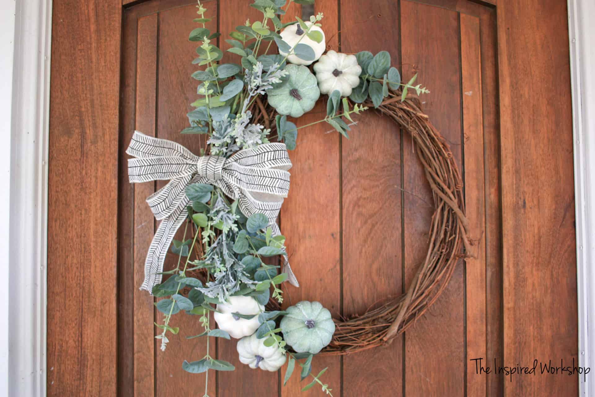 DIY Fall Wreath with neutral colors and pumpkins