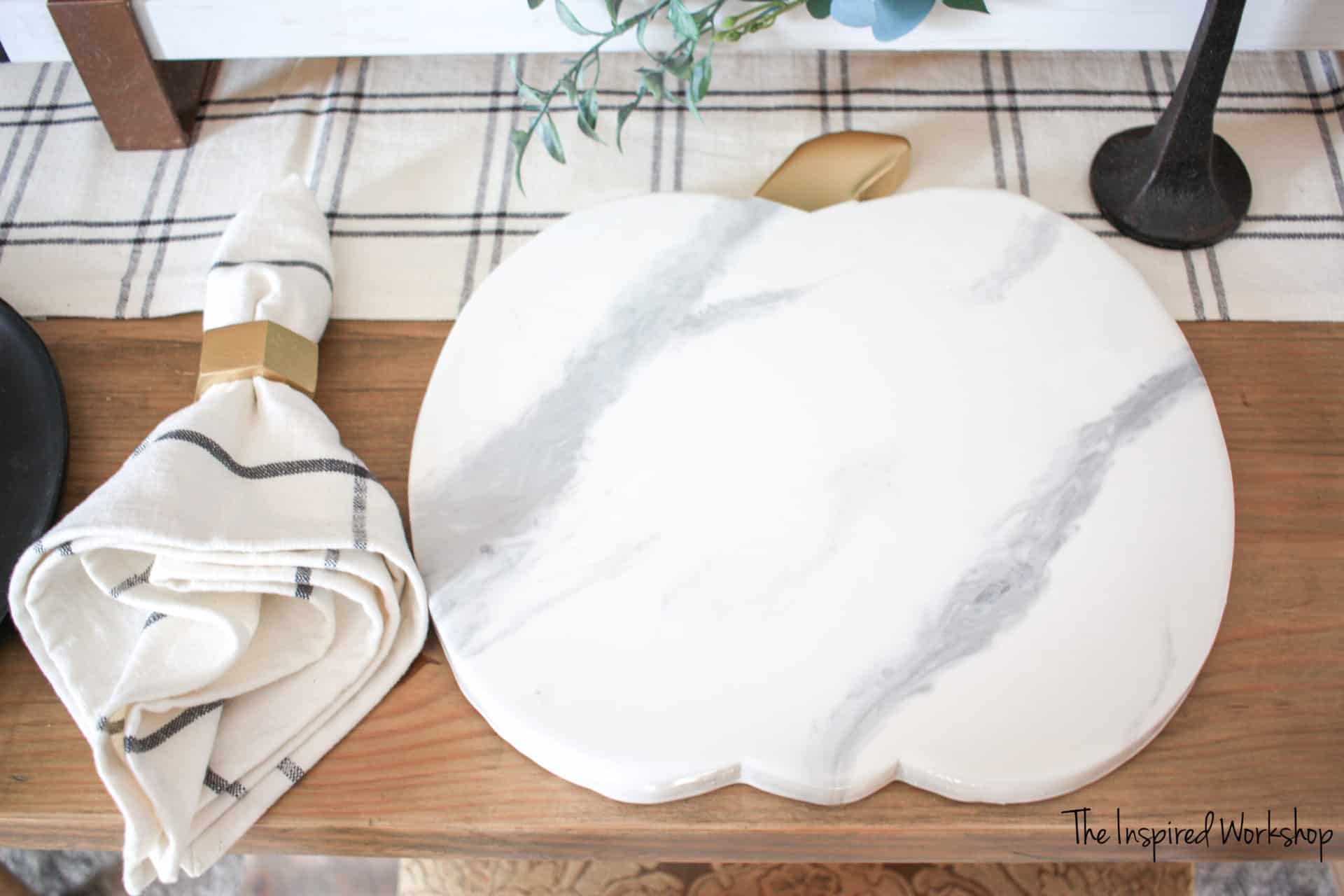 DIY Marble Epoxy Pumpkin Chargers