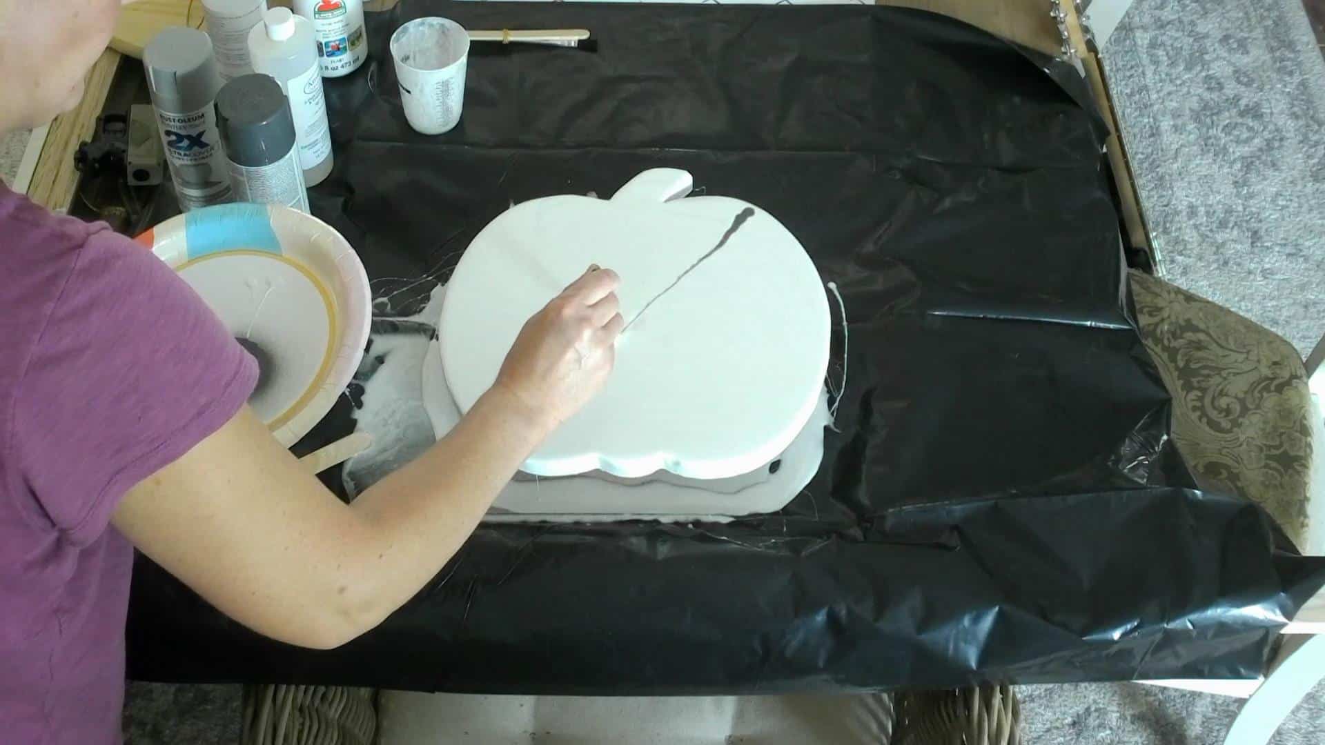 DIY Marble Epoxy - making a pumpkin plate charger that looks like marble