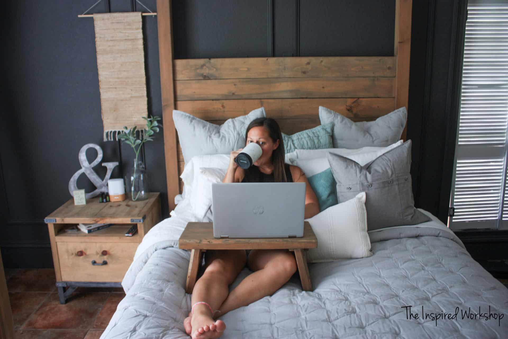 Diy wooden laptop stand deals for bed