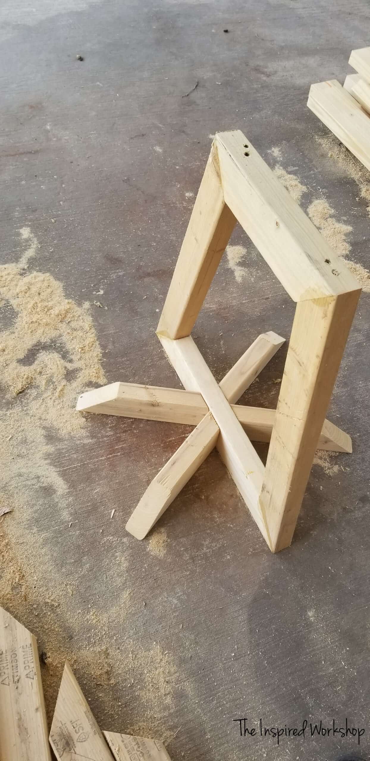 Building the base of the marble epoxy top round side table