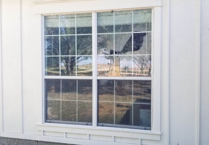 Broken window that needs replaced