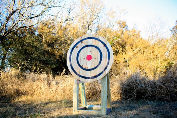 Axe Throwing Target - Circle axe throwing target outside 