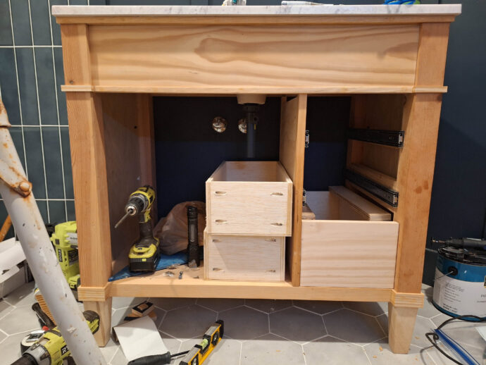 picture showing the molding on the vanity
