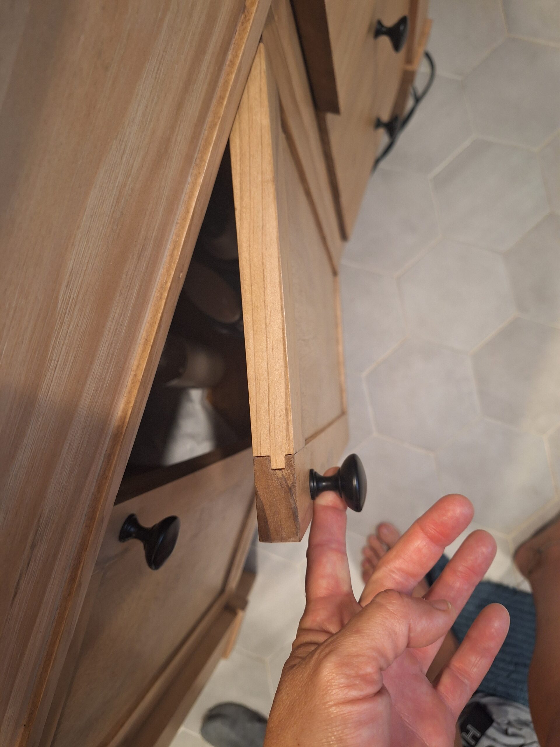 look at the vanity door's joint while it is on the vanity