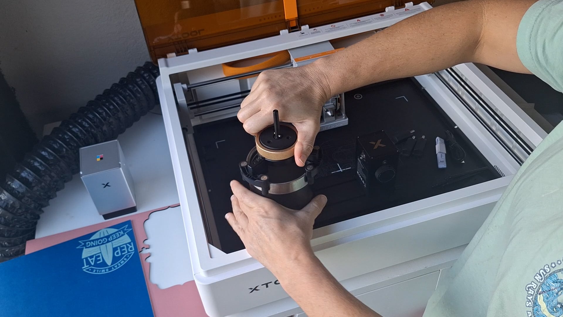 placing the jaw chuck on the cup I am going to engrave